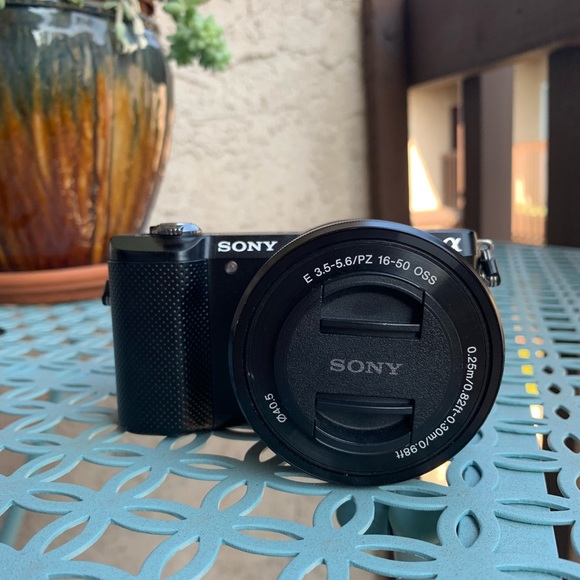 Sony a5000 - Picture 2 of 5